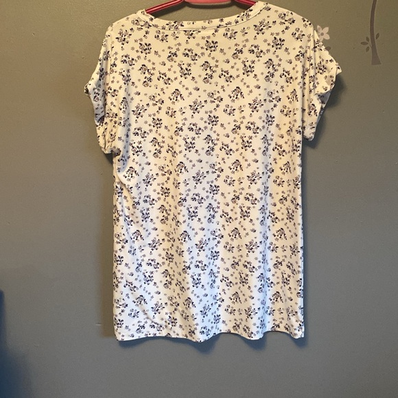 💜This is such a great floral pattern and gives feminine vibes☺️ - Picture 4 of 4